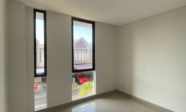 Dijual 2 Rumah Dempet di Summarecon Mutiara Makassar - Green Crystal