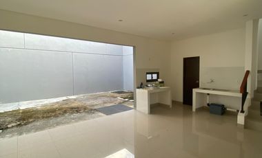 Dijual 2 Rumah Dempet di Summarecon Mutiara Makassar - Green Crystal