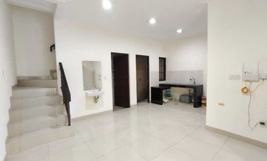 Rumah 2 Lantai Sewa di Green Village, Cipondoh, Tangerang