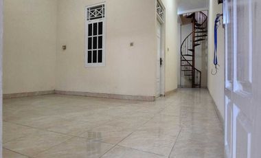 Dikontrakkan tahunan rumah  di komplek Pelindo 2 koja, Jakarta Utara