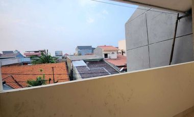 Dikontrakkan tahunan rumah  di komplek Pelindo 2 koja, Jakarta Utara