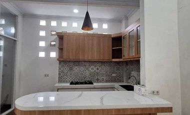 DISEWAKAN RMH LUAS KOKOH BAGUS DLM KOMPLEK AKSES JLN LEBAR CONDET