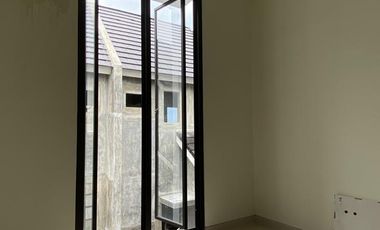 Dijual Take Over Rumah 2,5 Lantai Ready Siap Huni Cluster Sda Kota