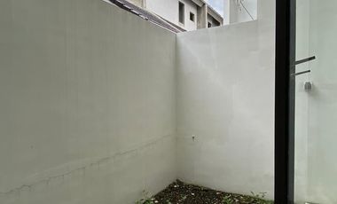 Dijual Take Over Rumah 2,5 Lantai Ready Siap Huni Cluster Sda Kota