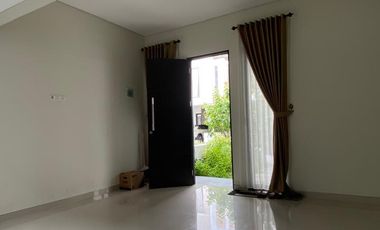 Dijual Take Over Rumah 2,5 Lantai Ready Siap Huni Cluster Sda Kota