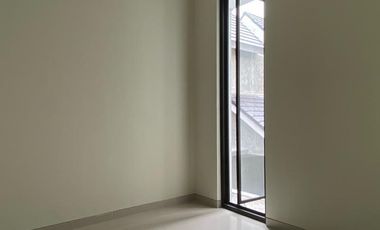 Dijual Take Over Rumah 2,5 Lantai Ready Siap Huni Cluster Sda Kota