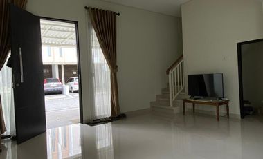Dijual Take Over Rumah 2,5 Lantai Ready Siap Huni Cluster Sda Kota