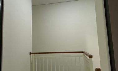 Dijual Take Over Rumah 2,5 Lantai Ready Siap Huni Cluster Sda Kota