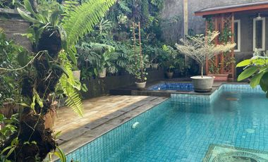 RUMAH NYAMAN LUAS DAN ASRI SEMI FURNISH DALAM KOMPLEKS CIPETE SELATAN