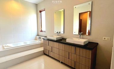 For Rent Modern Townhouse at Kemang Area with Good Condition