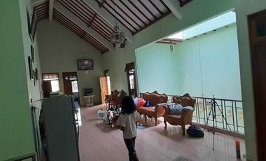 Rumah 2 Lantai di Jl. Martanegara Bandung – Strategis untuk Kantor, Café, Kuliner, Klinik, Salon, dan Bisnis Lainnya