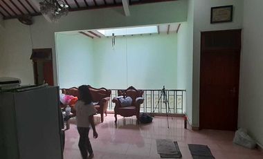 Rumah 2 Lantai di Jl. Martanegara Bandung – Strategis untuk Kantor, Café, Kuliner, Klinik, Salon, dan Bisnis Lainnya