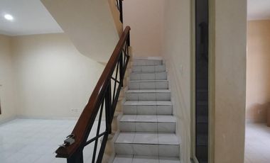 DISEWAKAN RUMAH DAAN MOGOT BARU 2 lantai SEMIFURNISHED KALIDERES