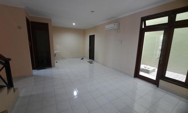DISEWAKAN RUMAH DAAN MOGOT BARU 2 lantai SEMIFURNISHED KALIDERES