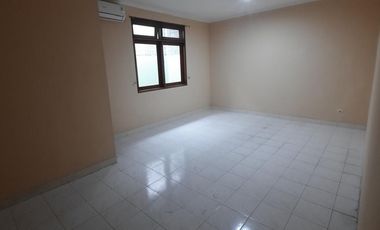 DISEWAKAN RUMAH DAAN MOGOT BARU 2 lantai SEMIFURNISHED KALIDERES