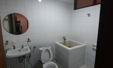 DISEWAKAN RUMAH DAAN MOGOT BARU 2 lantai SEMIFURNISHED KALIDERES