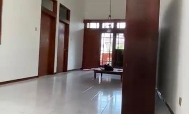 DISEWAKAN RUMAH 2 LANTAI SIAP HUNI DI PONDOK KELAPA DUREN SAWIT JAKTIM