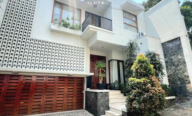 Disewakan Townhouse Modern area Prime Kemang Selatan kondisi Bagus