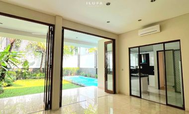 Disewakan Townhouse Modern area Prime Kemang Selatan kondisi Bagus