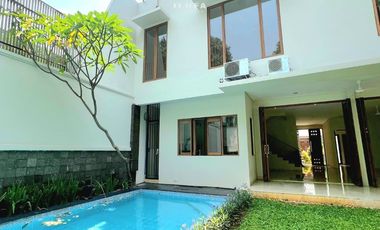 Disewakan Townhouse Modern area Prime Kemang Selatan kondisi Bagus