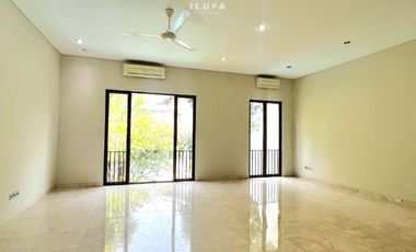 Disewakan Townhouse Modern area Prime Kemang Selatan kondisi Bagus