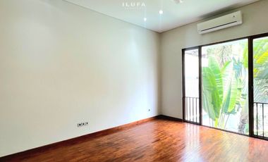 Disewakan Townhouse Modern area Prime Kemang Selatan kondisi Bagus