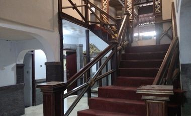 Di jual rumah tua di tebet barat dalam.