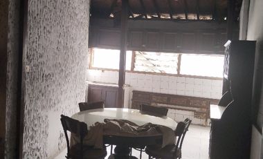 Di jual rumah tua di tebet barat dalam.