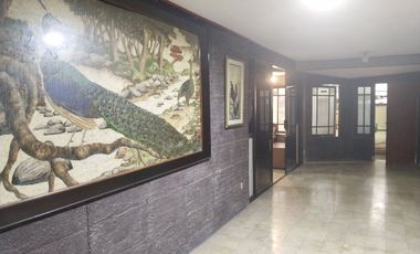 Di jual rumah tua di tebet barat dalam.