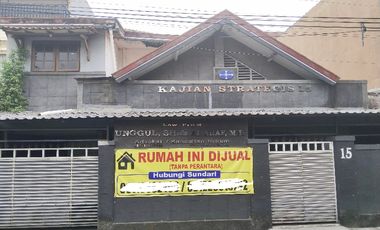 Di jual rumah tua di tebet barat dalam.
