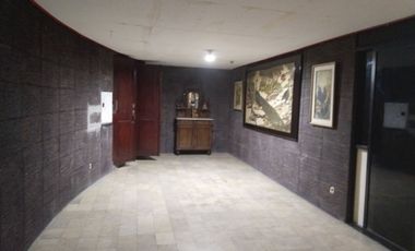 Di jual rumah tua di tebet barat dalam.