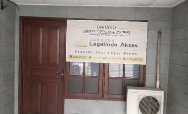 Di jual rumah tua di tebet barat dalam.