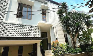 Disewakan Townhouse Modern kondisi bagus private Pool, area Kemang