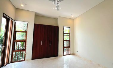 Disewakan Townhouse Modern kondisi bagus private Pool, area Kemang