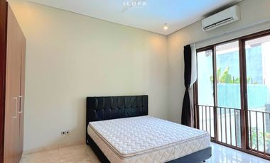 Disewakan Townhouse Modern kondisi bagus private Pool, area Kemang
