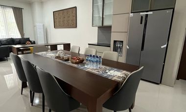 Disewakan Rumah Cluster Taman Menteng Lippo Cikarang