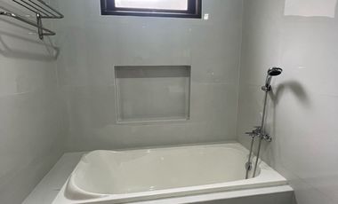 Disewakan Rumah Cluster Taman Menteng Lippo Cikarang