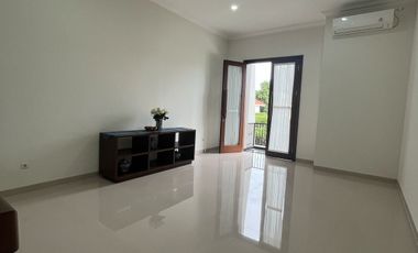 Disewakan Rumah Cluster Taman Menteng Lippo Cikarang