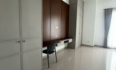 Disewakan Rumah Cluster Taman Menteng Lippo Cikarang