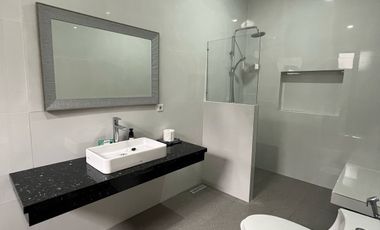 Disewakan Rumah Cluster Taman Menteng Lippo Cikarang