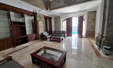 Rumah Sangat Mewah Luxury Semi Furnished Lokasi Premium Renon