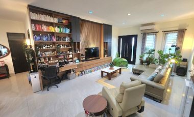 Rumah Cantik  Asri Dan Rindang Full Renovasi Lokasi Bagus