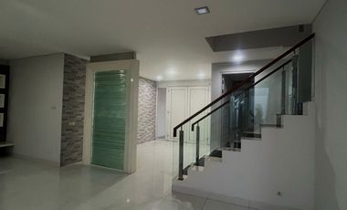 Disewakan Rumah Cluster Vassa Lake Vassa Residence Lippo Cikarang
