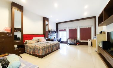 Villa di Jalan Kunyit ( Patimura / Iskandar Muda )