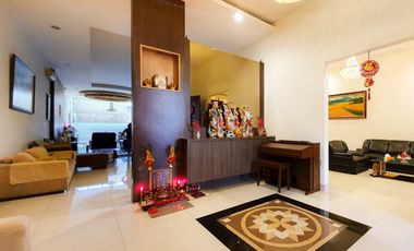 Villa di Jalan Kunyit ( Patimura / Iskandar Muda )