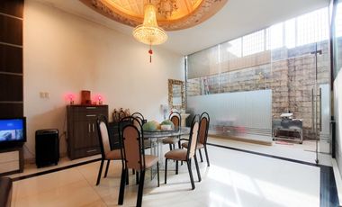Villa di Jalan Kunyit ( Patimura / Iskandar Muda )