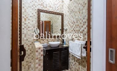 Vila 1 Kamar Tidur Berlokasi Sangat Strategis di Tepi Pantai Sanur