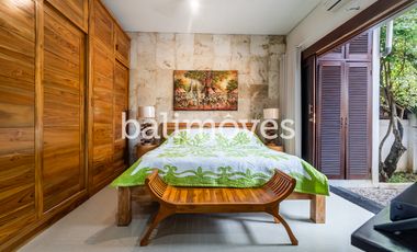 Vila 1 Kamar Tidur Berlokasi Sangat Strategis di Tepi Pantai Sanur