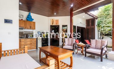 Vila 1 Kamar Tidur Berlokasi Sangat Strategis di Tepi Pantai Sanur