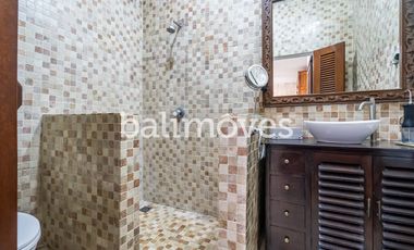 Vila 1 Kamar Tidur Berlokasi Sangat Strategis di Tepi Pantai Sanur